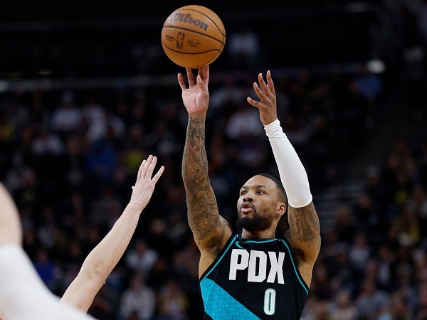 Blazers sepakat lepas Damian Lillard ke Bucks.