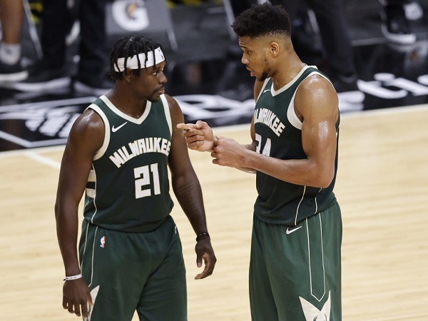 Kepergian Jrue Holiday turut buat Giannis Antetokounmpo bersedih.