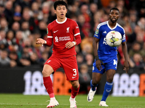 Wataru Endo Masih Beradaptasi dengan Kehidupan Barunya di Liverpool