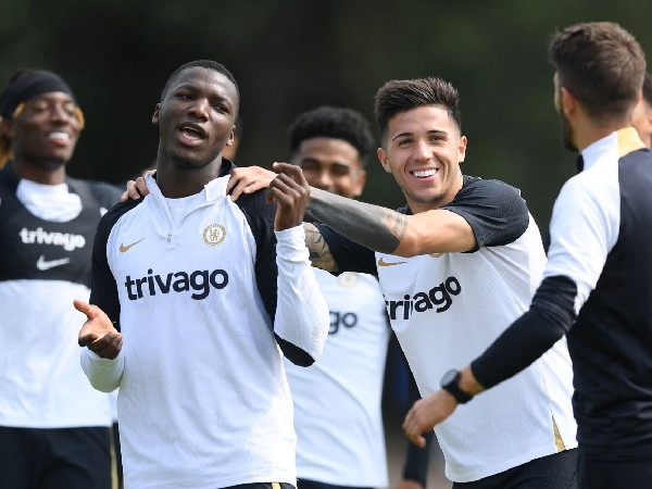 Duo gelandang Chelsea, Moises Caicedo dan Enzo Fernandez