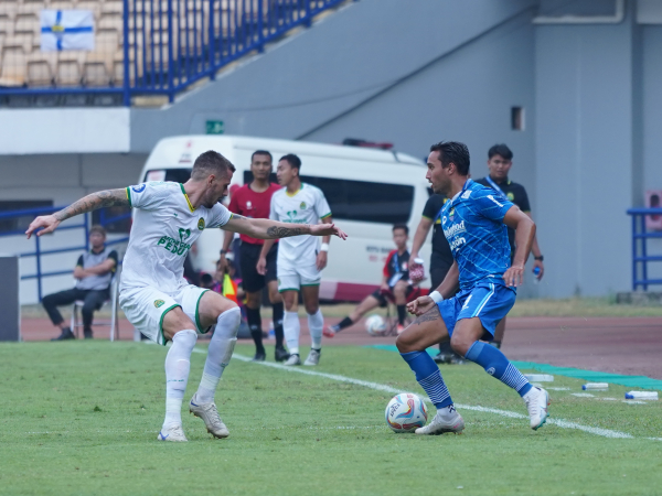 Penyerang Persib, Ezra Walian