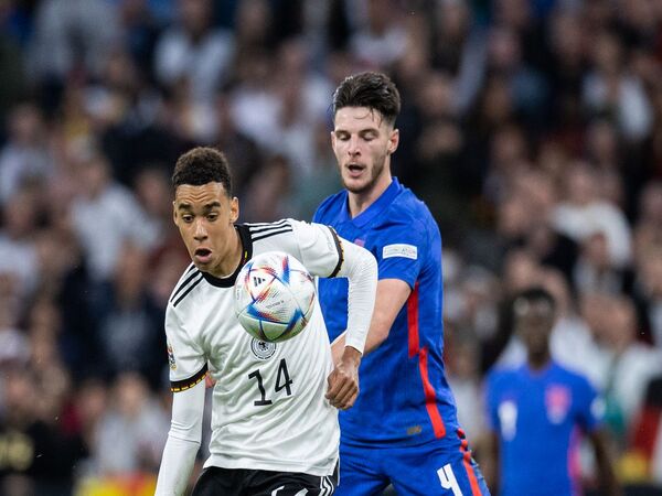 Karena harganya yang kelewat mahal, Presiden Bayern Muenchen mengakui jika klubnya akhirnya batal merekrut Declan Rice musim panas kemarin / via Getty Images