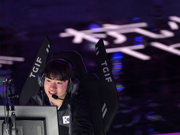 Ryu Min-seok dari Korea Selatan bereaksi saat final esports League of Legends melawan China Taipei di Asian Games Hangzhou. (Foto: Xinhua)