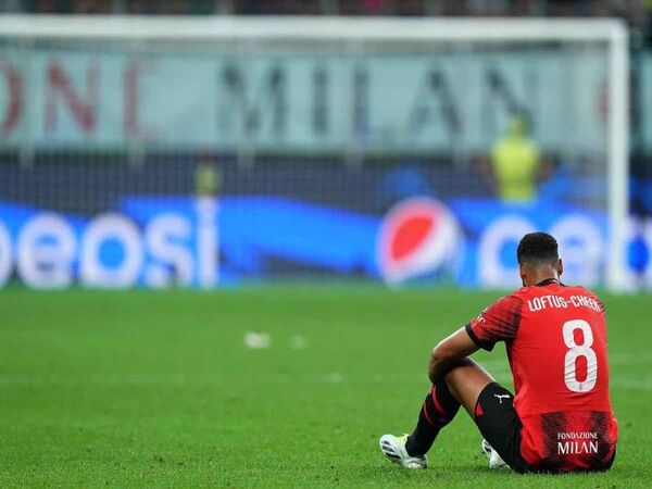 AC Milan dibikin khawatir dengan kondisi Ruben Loftus-Cheek yang mengalami cedera perut di laga kontra Lazio (30/9) / via Getty Images