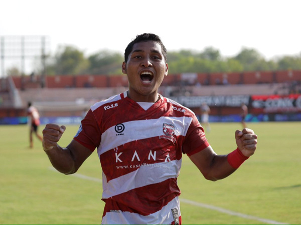 Penyerang Madura United, Salim Tuherea