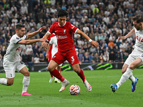 Tampil Solid, Wataru Endo Tak Permasalahkan Gol Bunuh Diri Joel Matip