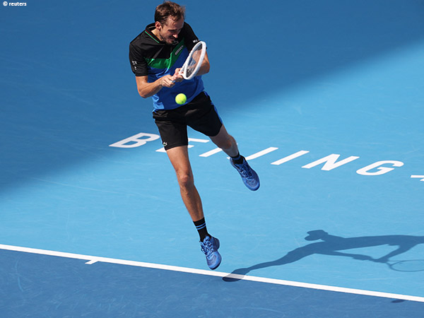 Daniil Medvedev Hadang Alexander Zverev Di Semifinal Beijing