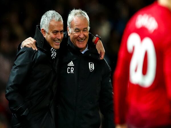 Sesaat sebelum kick-off Cagliari vs AS Roma (8/10), Jose Mourinho menyebut Claudio Ranieri sebagai sosok The Special One / via Getty Images