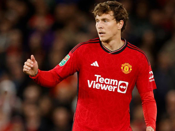 Victor Lindelof.