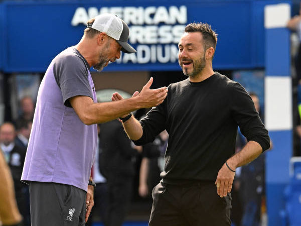 Momen Ketika Jurgen Klopp Berusaha Menenangkan Roberto de Zerbi