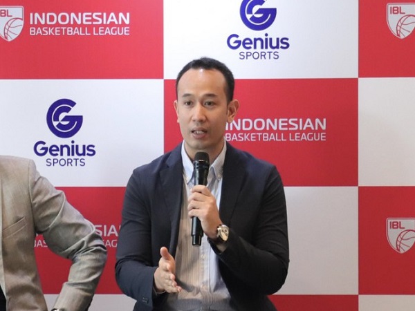Direktur Utama IBL Junas Miradiarsyah dalam konferensi pers di Jakarta
