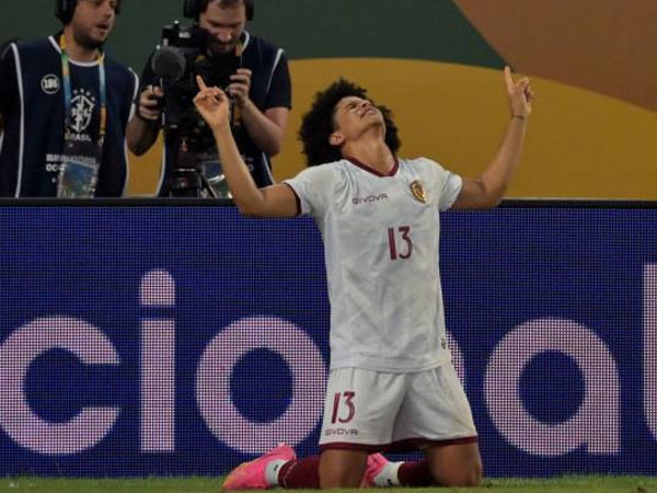 Eduard Bello Cetak Gol Cantik, Venezuela Tahan Imbang Brasil