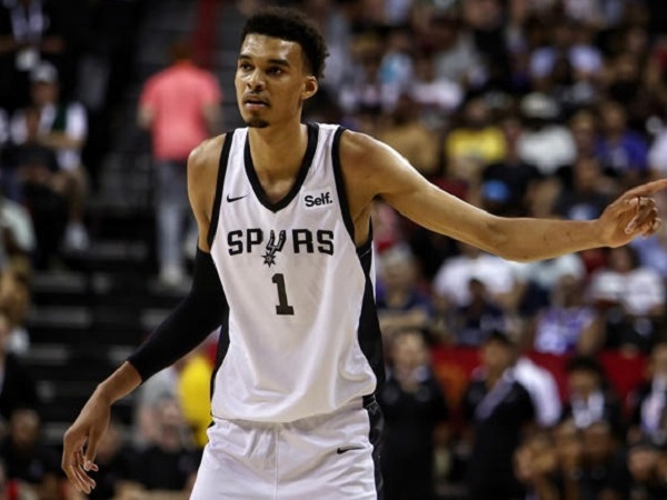 Victor Wembanyama Unjuk Skill saat Spurs Kalahkan Heat