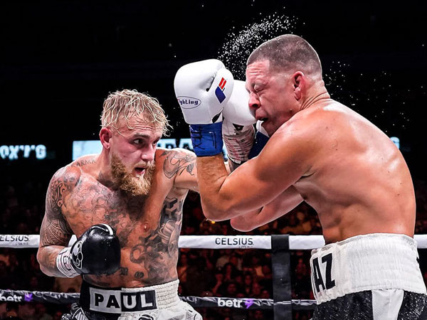 Jake Paul (kiri) terakhir kali bertanding pada bulan Agustus lalu, dengan kemenangan angka mutlak atas mantan bintang UFC Nate Diaz. (Foto: ESPN)