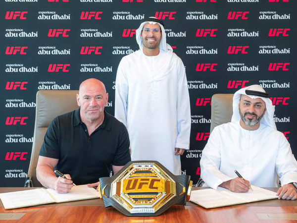Presiden Ultimate Fighting Championship Dana White bersama Ketua Departemen Kebudayaan dan Pariwisata Abu Dhabi Mohamed Khalifa Al Mubarak dan Wakil Sekretaris DCT Saood Abdulaziz Al Hosani. (Foto: DCT)