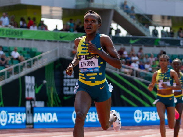 Faith Kipyegon dari Kenya, juara lari 1.500 meter Olimpiade di Rio 2016 dan Tokyo 2020, akan mengincar medali emas ketiga yang bersejarah di Paris 2024. (Foto: Inside The Games)