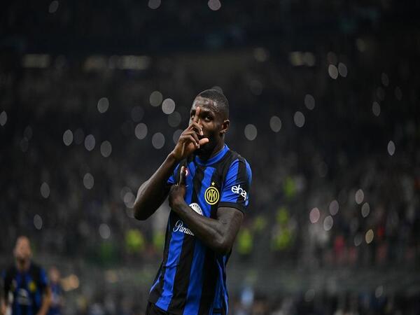 Marcus Thuram senang sebagai seorang striker, dirinya bisa dimanjakan oleh umpan-umpan silang yang dilepaskan oleh Denzel Dumfries / via Getty Images