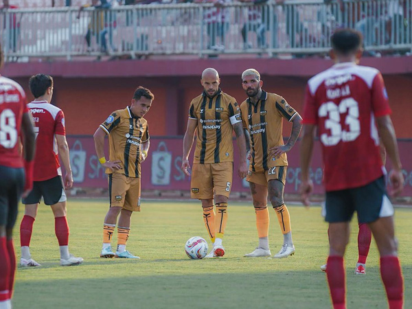 Laga Dewa United FC kontra Madura United