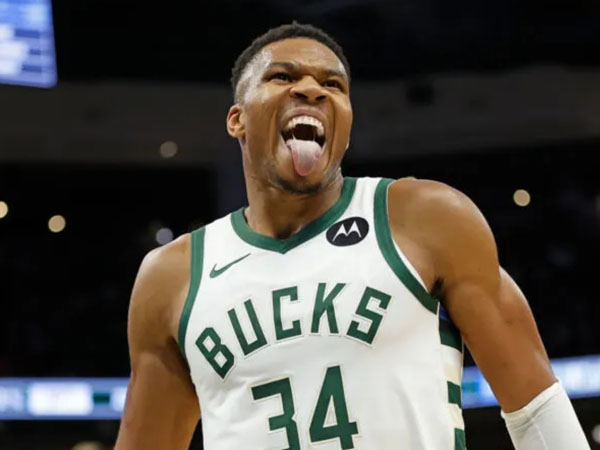 Giannis Antetokounmpo menyetujui perpanjangan kontrak berdurasi tiga tahun senilai 186 juta dolar AS, yang mencakup opsi pemain untuk musim 2027-2028. (Foto: AFP)