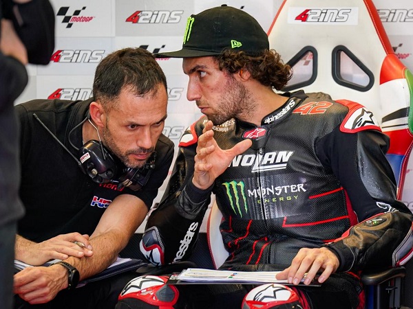 Cedera kaki kambuh buat Alex Rins menepi lagi di GP Thailand.