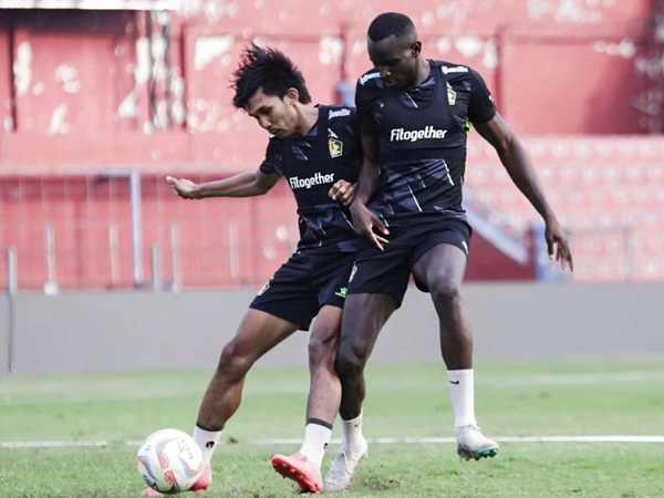Latihan Persik Kediri untuk hadapi Persebaya Surabaya