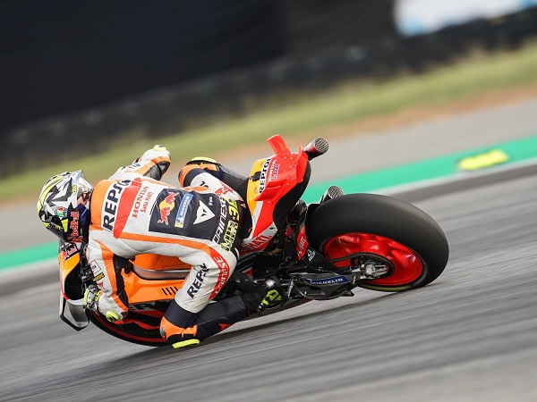 Joan Mir lega tak alami crash di GP Thailand.