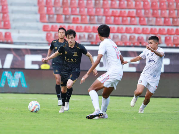 Gelandang Madura United, Francisco Rivera di laga kontra Arema FC