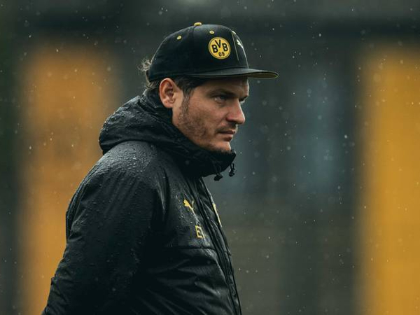 Pelatih Borussia Dortmund Edin Terzic