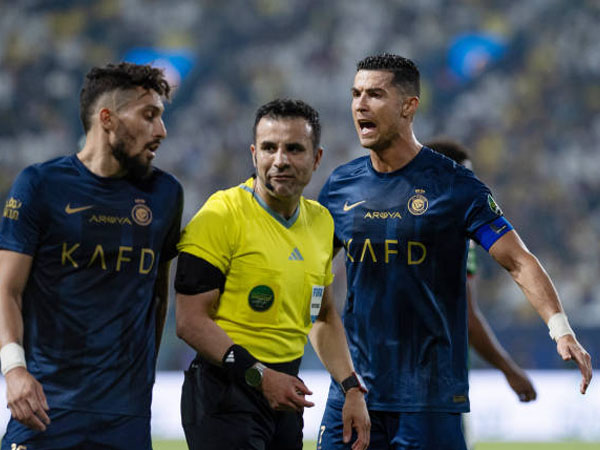 Gol Talisca Dianulir, Cristiano Ronaldo Minta Wasit Diganti