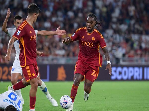 Renato Sanches dan Paulo Dybala mulai pulih dari cedera yang dialami mereka, dan kembali berlatih bersama AS Roma jelang laga versus Lecce (6/11) / via Getty Images