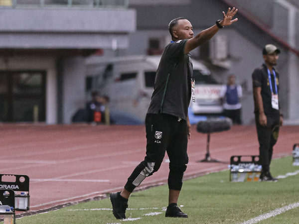 Pelatih Persebaya Surabaya, Uston Nawawi