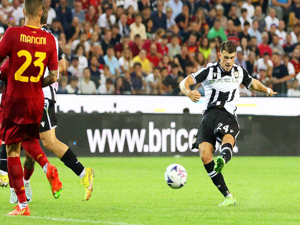 Udinese masih belum rela kehilangan Lazar Samardzic yang saat ini menjadi komoditi panas di Serie A / via Getty Images