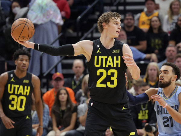 Lauri Markkanen mencetak 19 poin dan 11 rebound saat Utah Jazz meraih kemenangan 133-109 atas Memphis Grizzlies. (Foto: AFP)