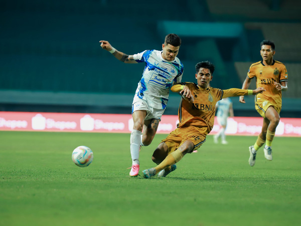 Winger PSIS Semarang, Gali Freitas mencetak gol penyama kedudukan di laga kontra Bhayangkara FC