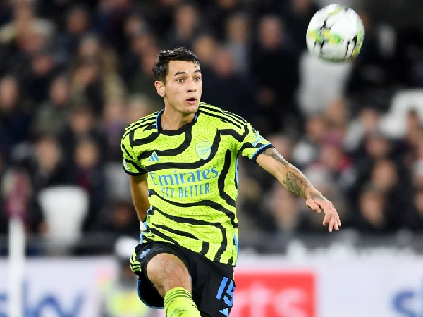 AC Milan mengidentifikasi bek Arsenal, Jakub Kiwior