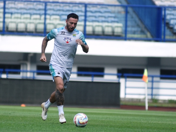 Gelandang Persib, Marc Klok