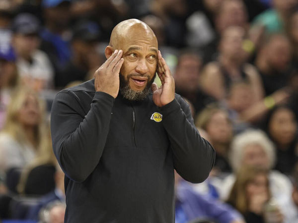 Pertahanan buruk dikeluhkan Darvin Ham saat Lakers kalah telak dari Magic.