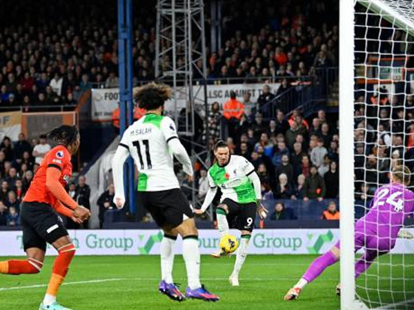 Gagal Kalahkan Luton Town, Para Penyerang Liverpool Kompak Dapat Kritik