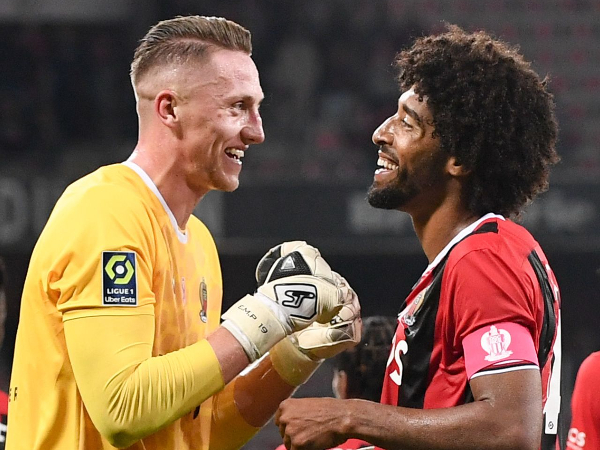 Dua pilar pertahanan OGC Nice, Marcin Bulka dan Dante