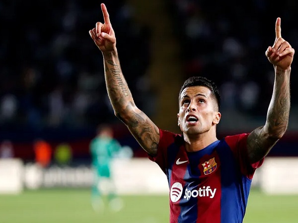 Xavi Konfirmasi Cancelo Akan Kembali ke Posisi Aslinya