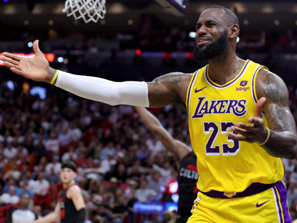 LeBron James mendapat pelanggaran dari lawan pada 6% dari drive-nya musim ini, angka terendah kedelapan di antara 34 pemain yang mencatatkan 70 atau lebih drive di NBA musim ini. (Foto: AFP)