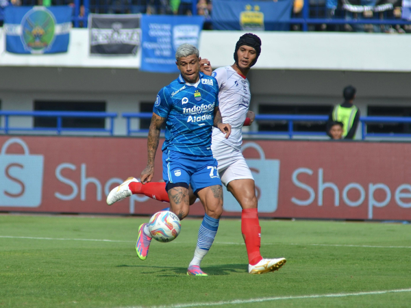 Persib dipaksa bermain imbang melawan Arema