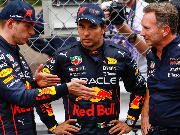 Christian Horner bersama Max Verstappen dan Sergio Perez