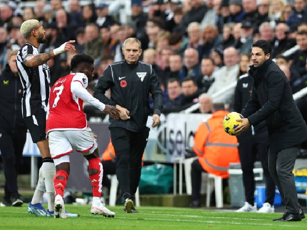 Arsenal kalah secara kontroversial dari Newcastle United