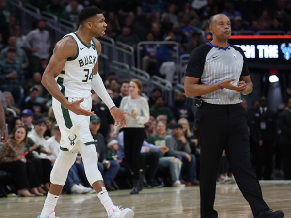Penjelasan Wasit Mengenai Diusirnya Giannis Antetokounmpo