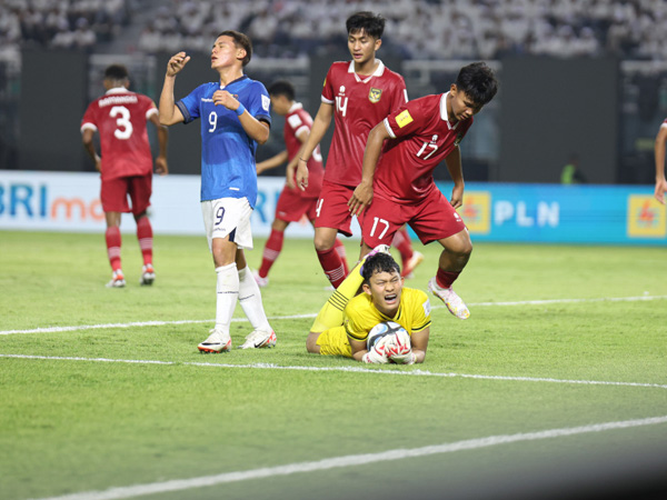 Kiper timnas Indonesia U-17, Ikram Al Giffari saat menghadapi Ekuador U-17