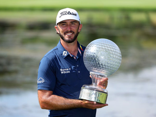 Max Homa berpose dengan trofi Nedbank Golf Challenge. (Foto: Golf Digest)