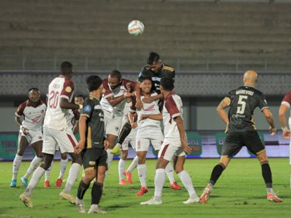 Laga Dewa United FC kontra PSM Makassar di pekan ke-19