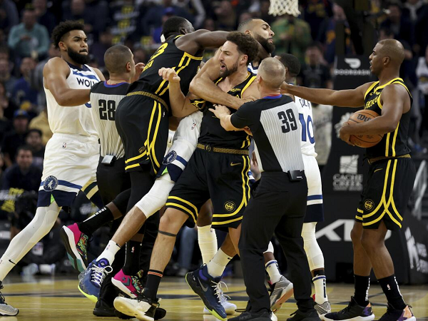 Rudy Gobert beberkan alasannya tak balas cekikan brutal dari Draymond Green.