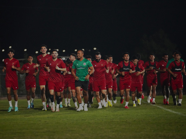 Latihan lengkap pertama timnas Indonesia dalam persiapan jelang menghadapi Irak